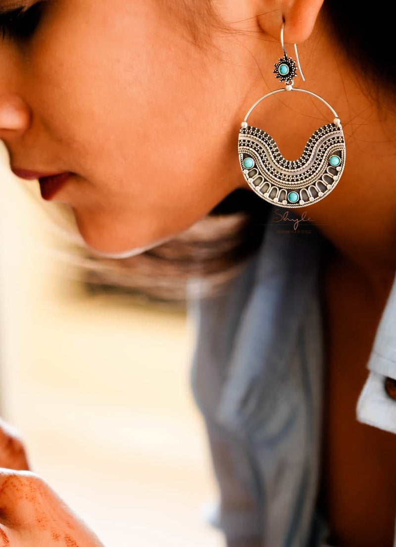 Mizoya Daana Detailed quirky fish hook earrings