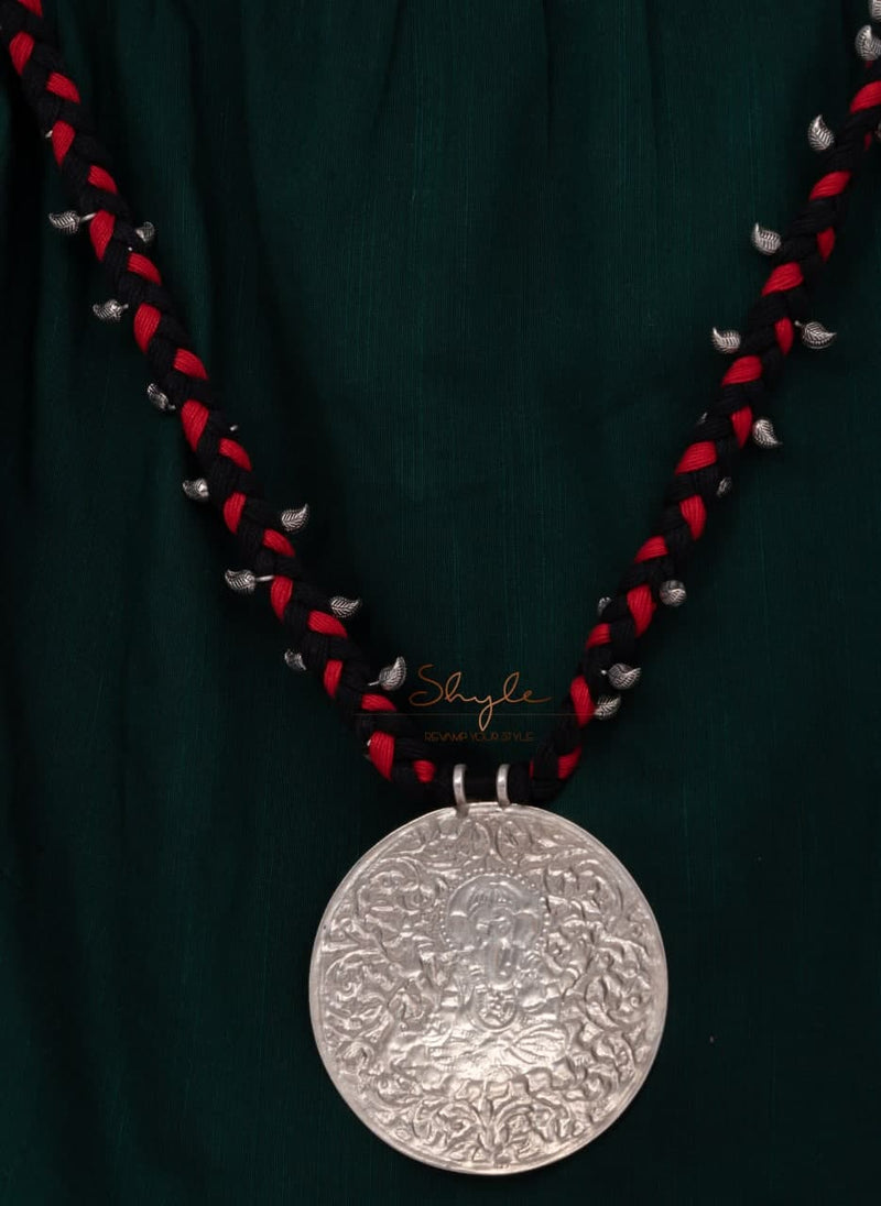 Anvaya Ganesha Detailed Carry Drop Guthau Necklace