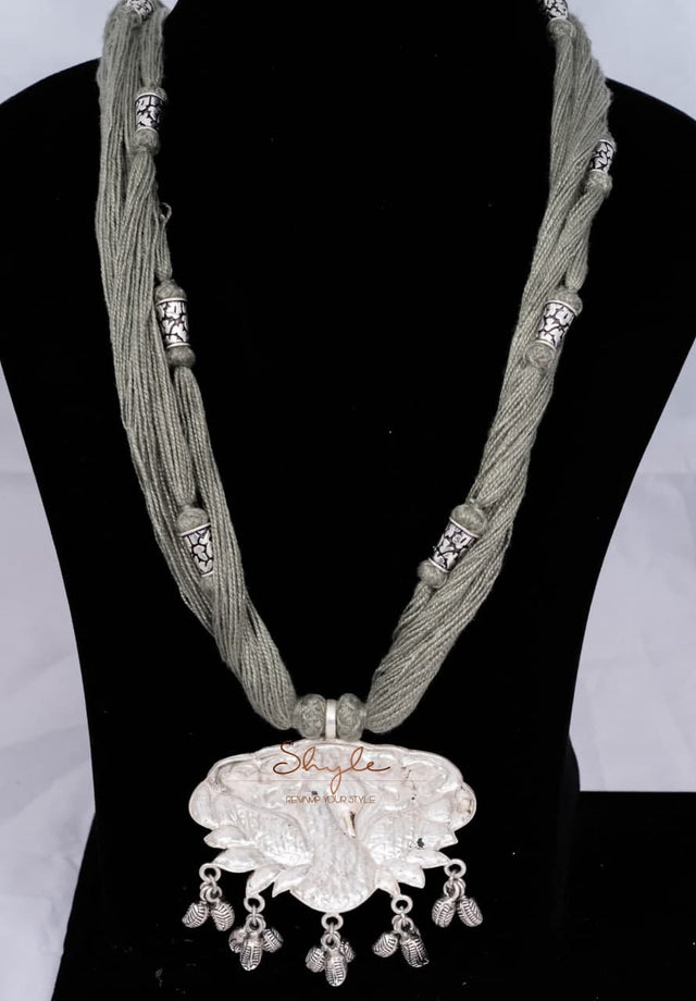 Mizoya Dancing Peacock Chitai Detailed Classic Necklace
