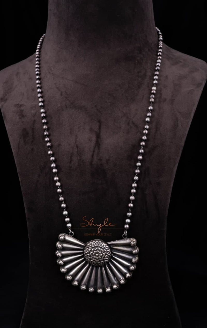 Anvaya Embossed Classic Necklace