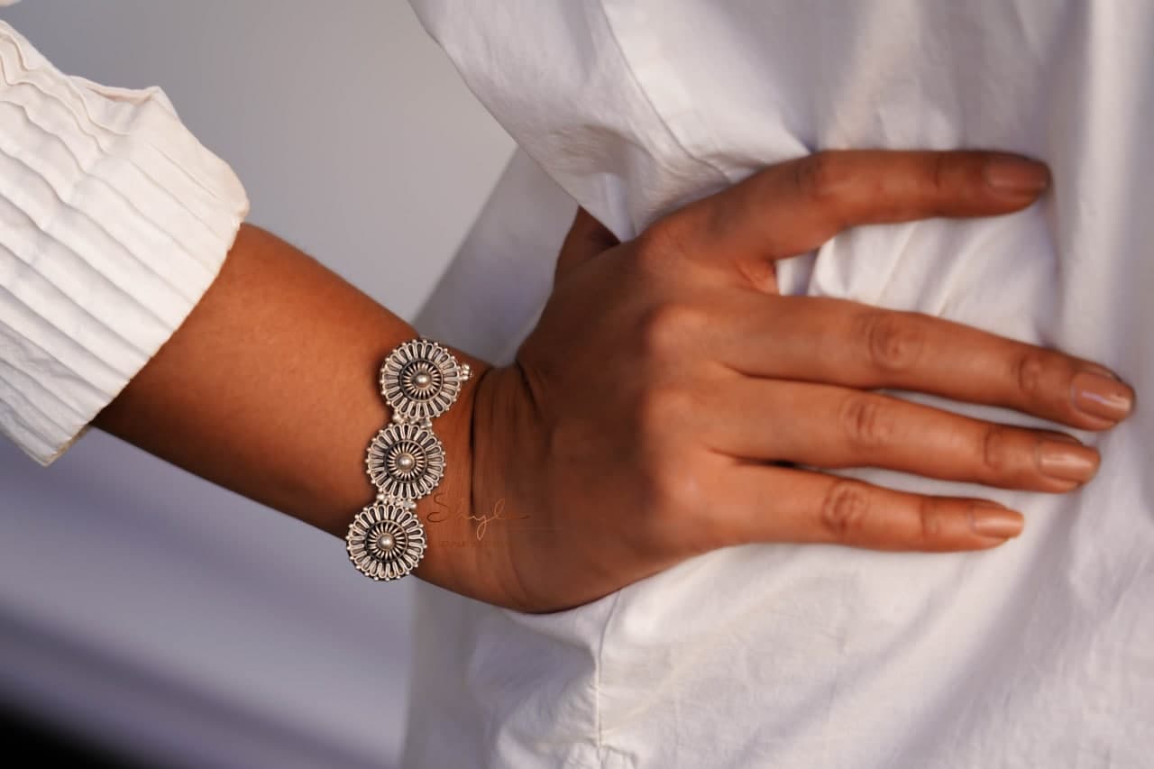 Adya Intricate Tri motif D Kada primary