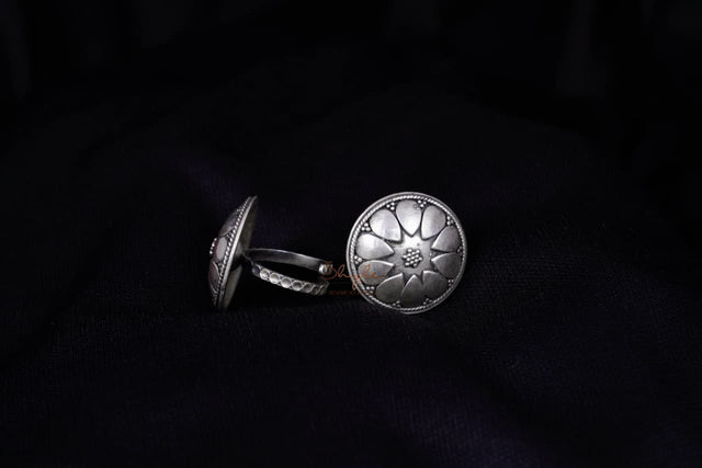 Moh Intricate Petal Toe Ring