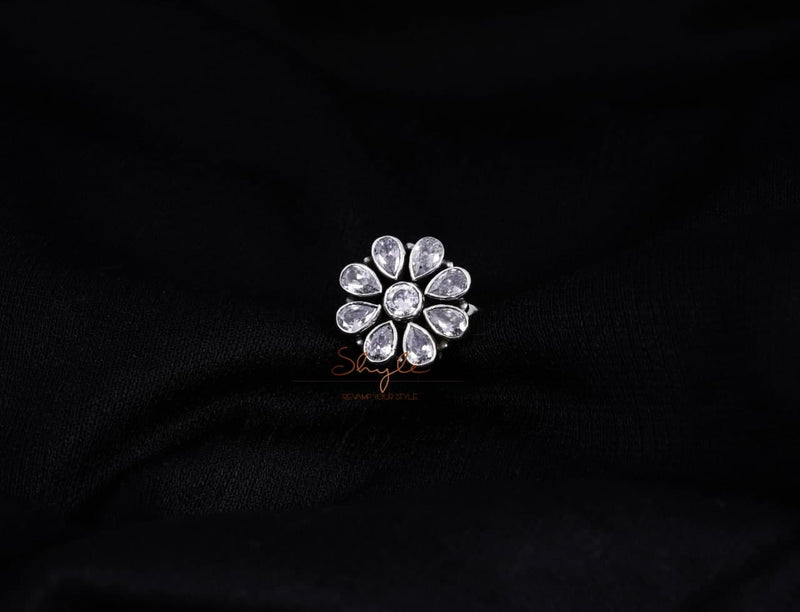 Essence Mini Flower Scintillating Ring
