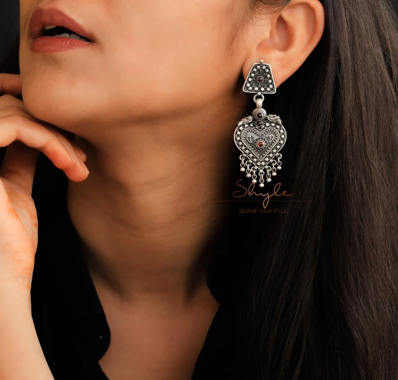 Mizoya Paan Drop Classic Earrings