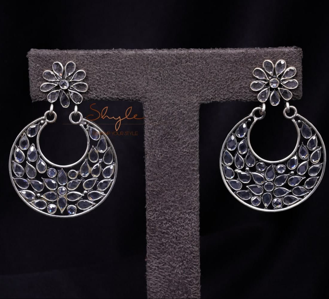 Essence Scintillating Petal Motif Earrings front