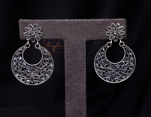 Essence Scintillating Petal Motif Earrings front