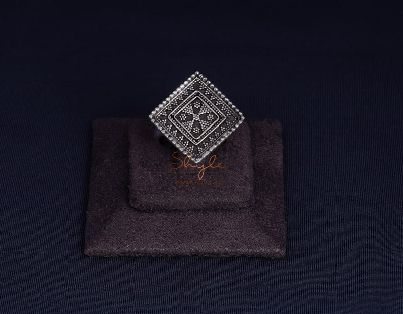 Moh Intricate Work Wear Basics