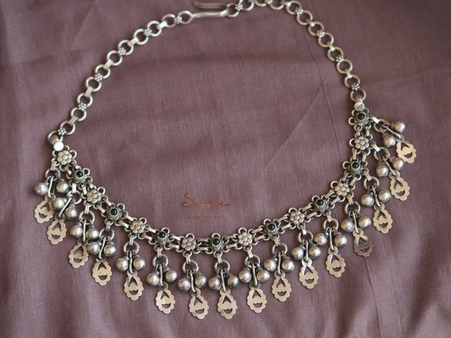 Tattva Carved Leaf drop ghugri Classic Two Way Choker