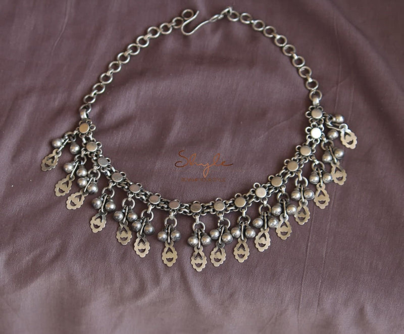 Tattva Carved Leaf drop ghugri Classic Two Way Choker