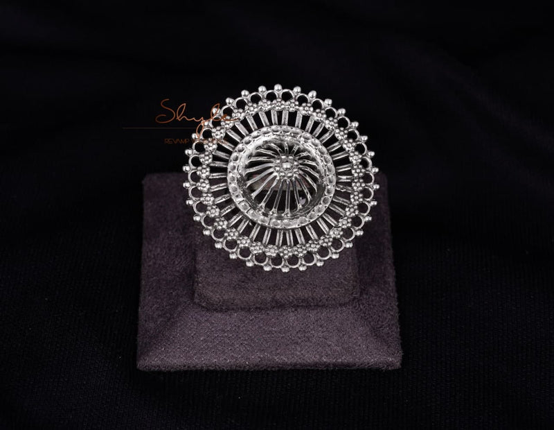 Anvaya Fine Carved Embossed Ring