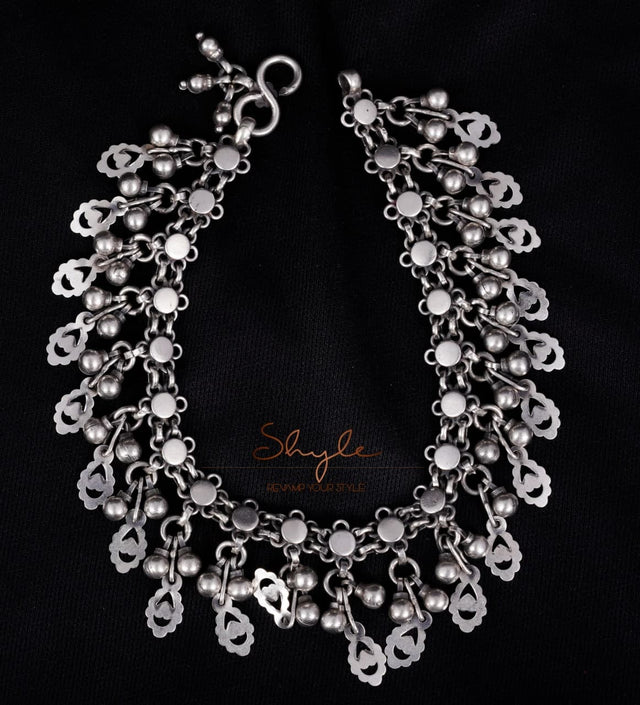Tattva Carved Leaf Drop Ghughri Statement Anklet back