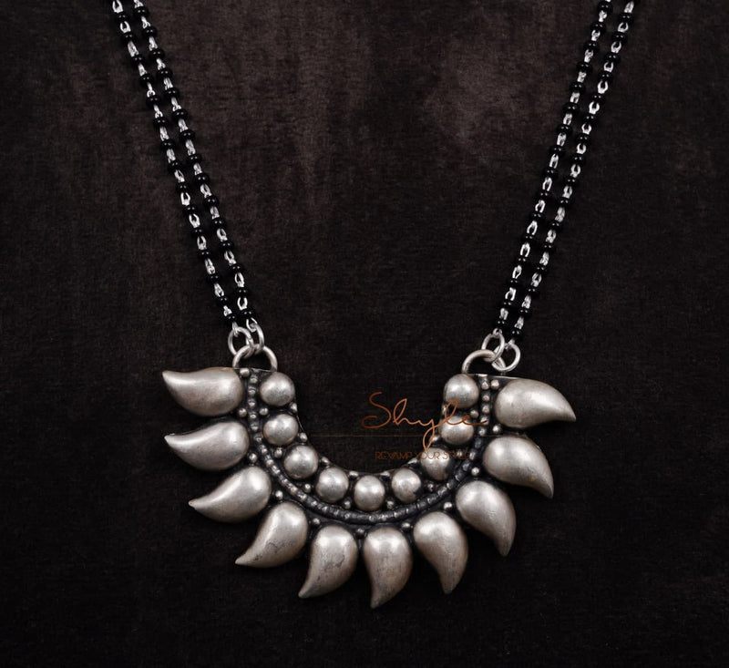 Moh Carry Motifs Embossed Mangalsutra