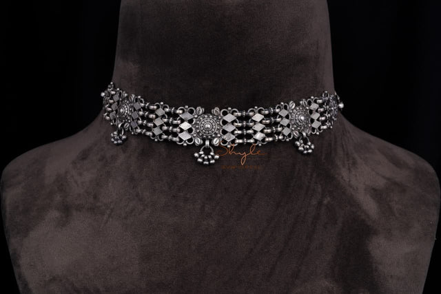 Moh Intricate Jali Ghughri Drop Choker Set