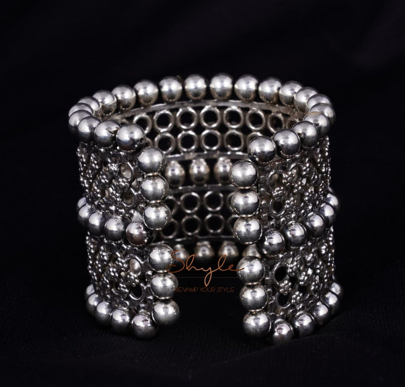Tattva Intricate Flower Motif Jugalbandi Ball Kada