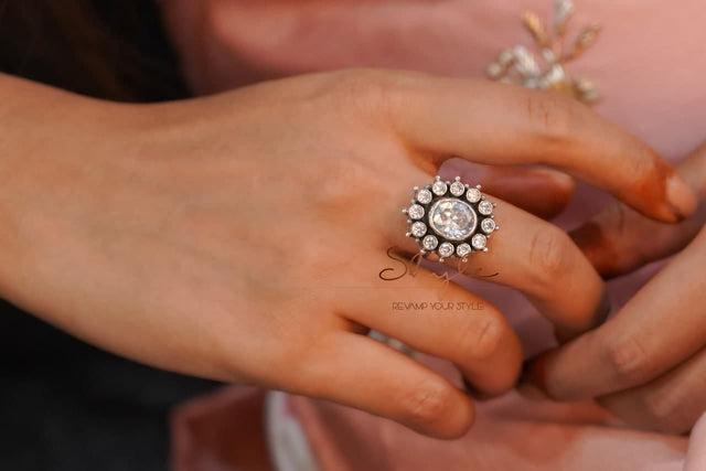 Essence Scinitillating Ring