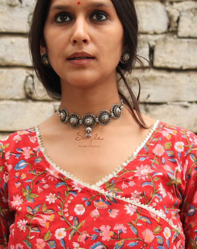 Mizoya Embossed Carved Statement Choker