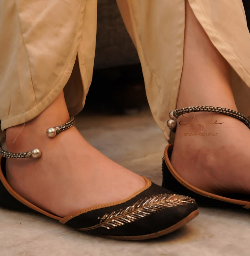 Mizoya Intricate Guthau Ball Ankle Kada primary