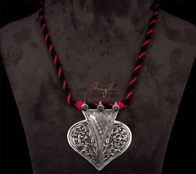 Moh Paan Chitai Versatile Necklace