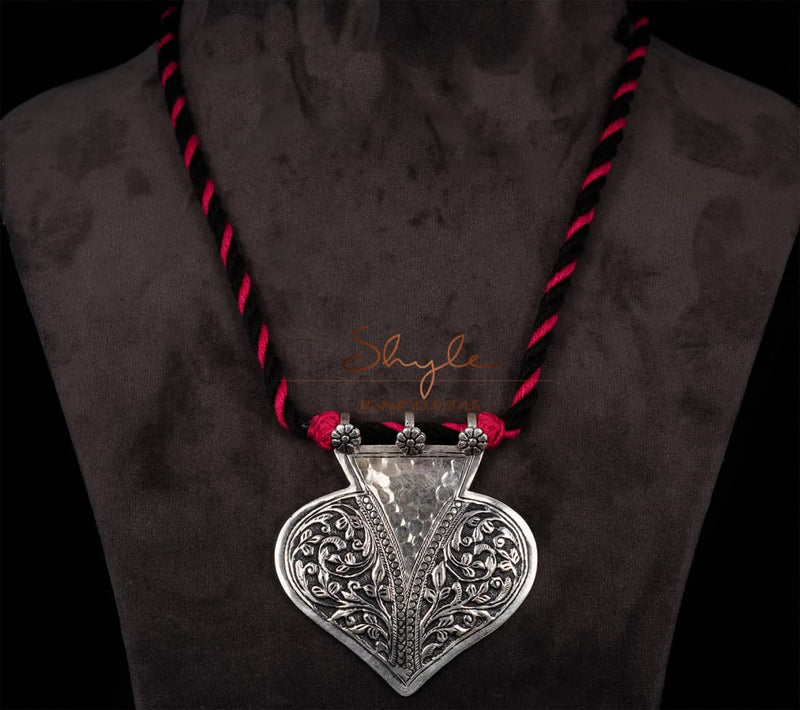 Moh Paan Chitai Versatile Necklace