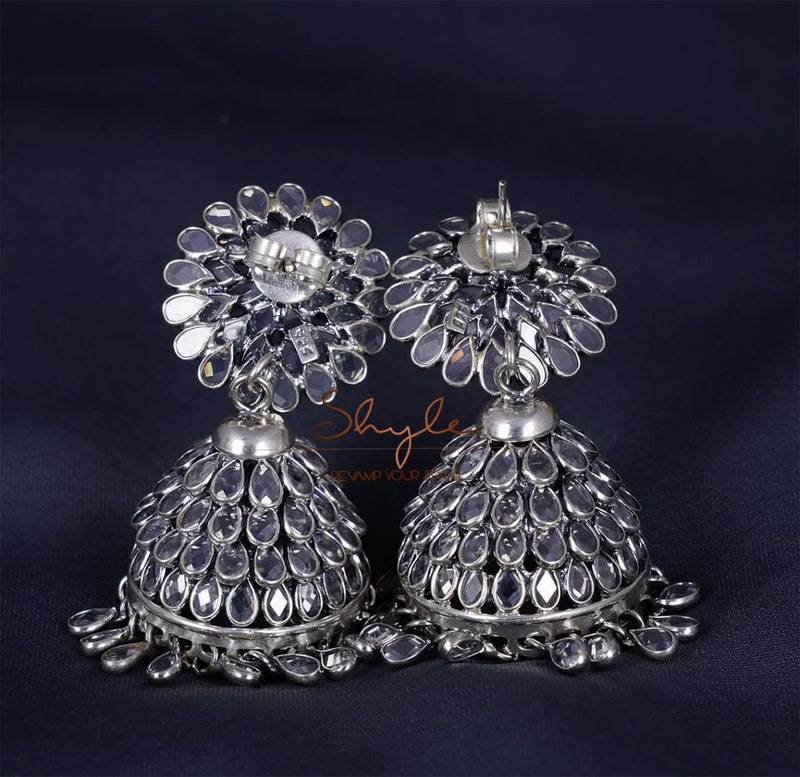 Essence Scintillating Versatile Jhumka back