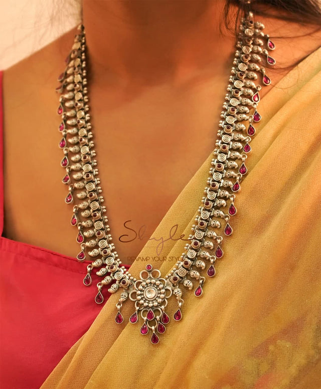 Tattva Jadau Intricate Statement Necklace Set