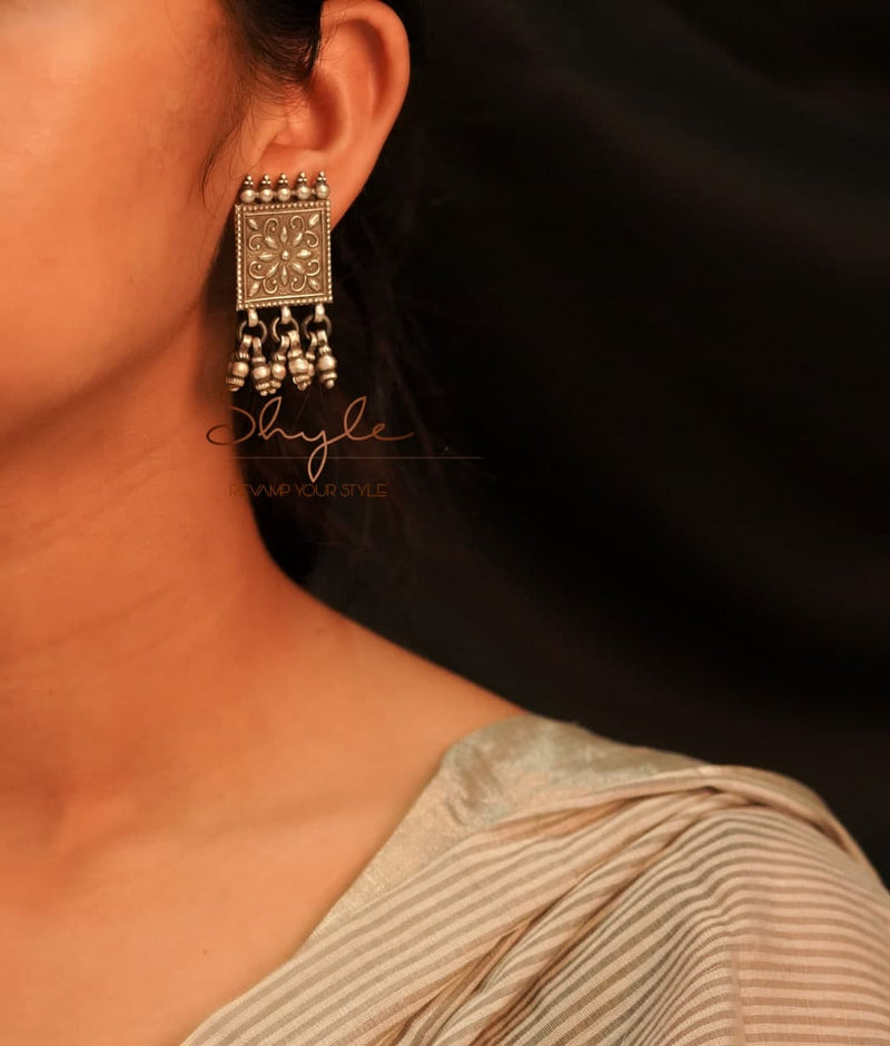 Tattva Intricate Ghughri Choker Set
