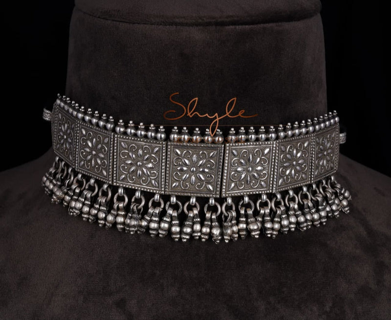 Tattva Intricate Ghughri Choker Set