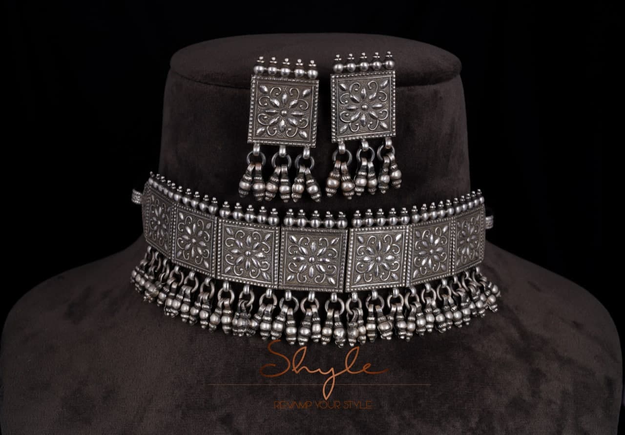 Tattva Intricate Ghughri Choker Set - Main Image