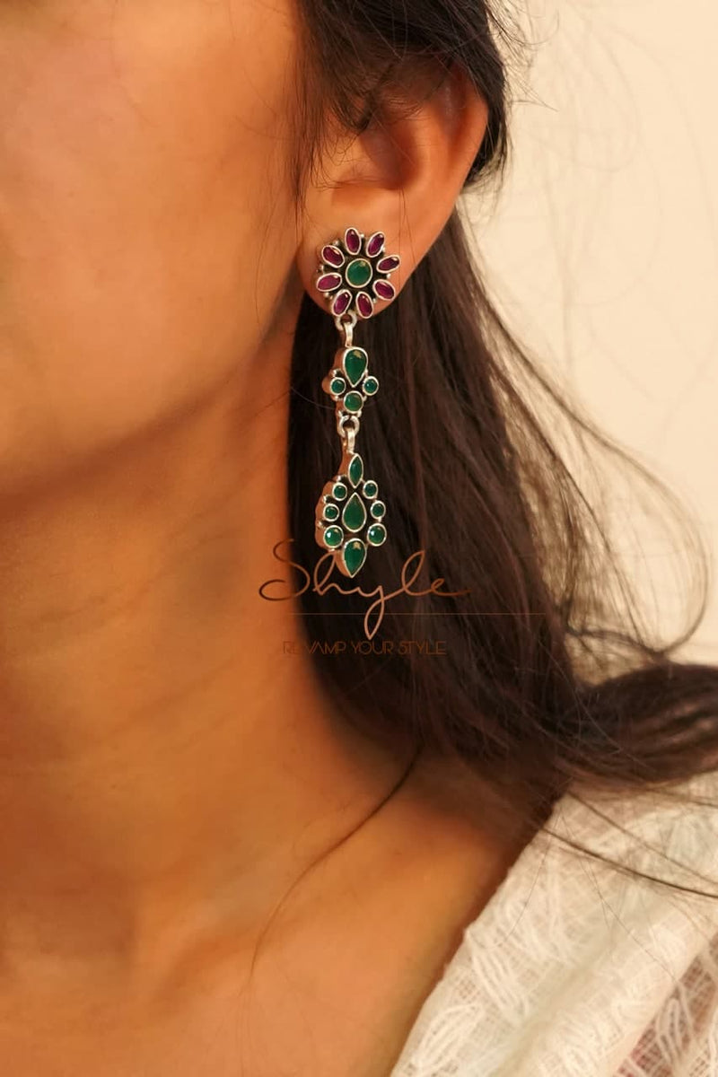 Essence Flower Motif Leaf Drop Earrings model