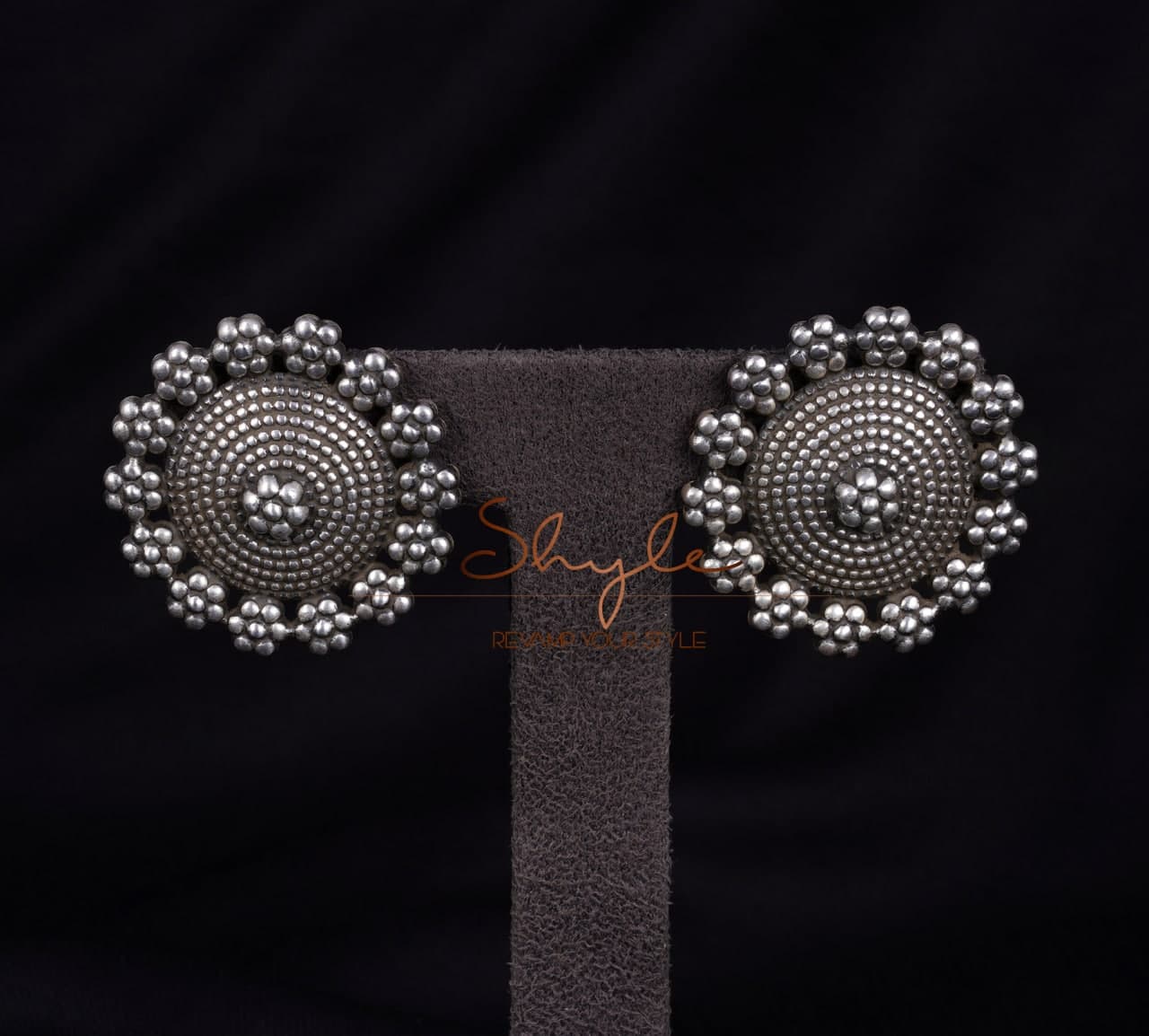 Mizoya Intricate Mini Flower Bordered Studs