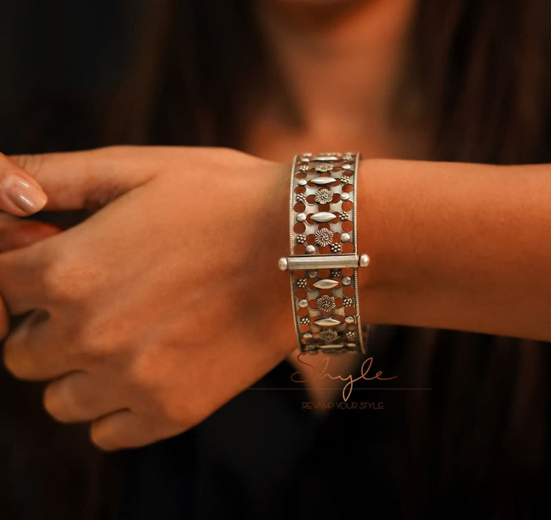 Mizoya Carved Broad Kada