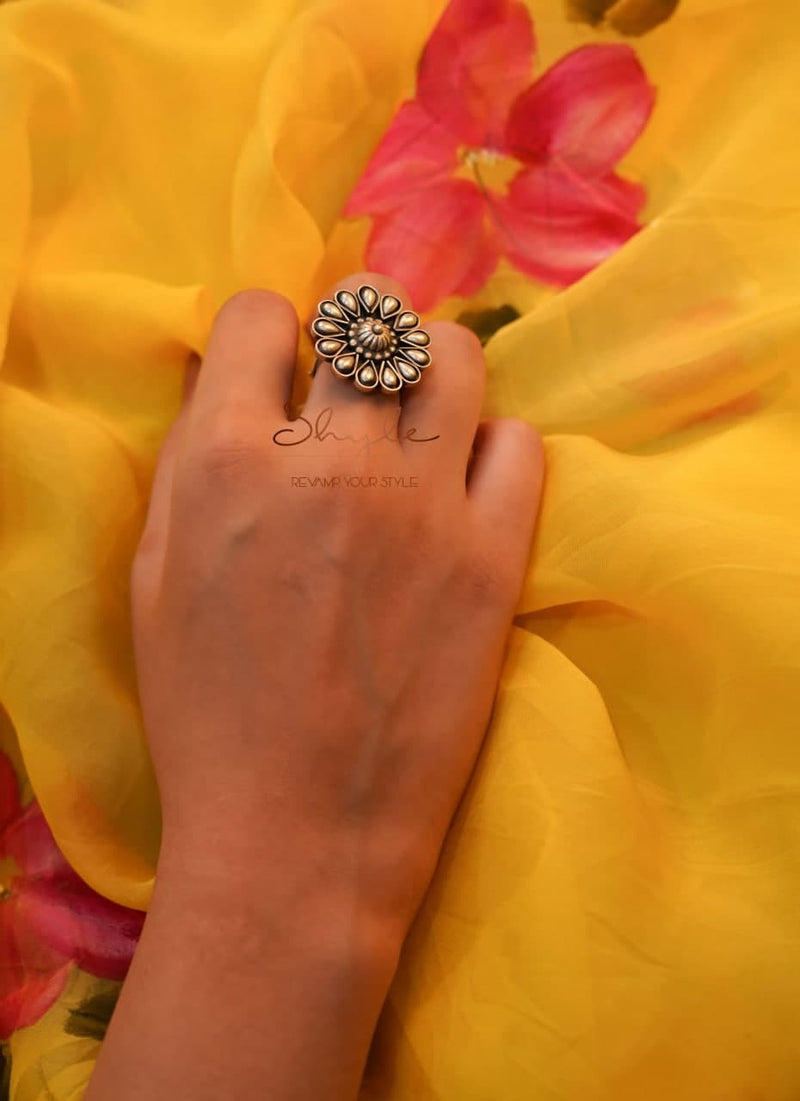 Moh Timeless Flower Ring primary