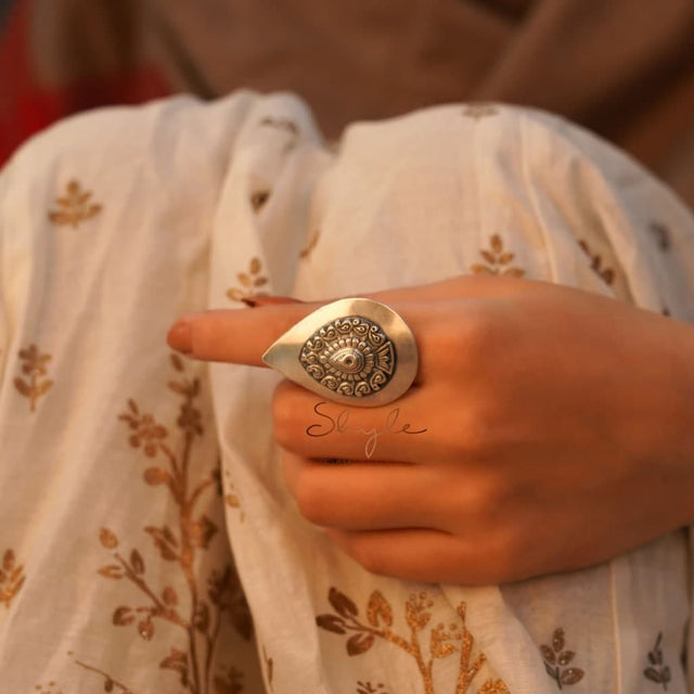 Mizoya Tribal Motif Drop Classic Ring