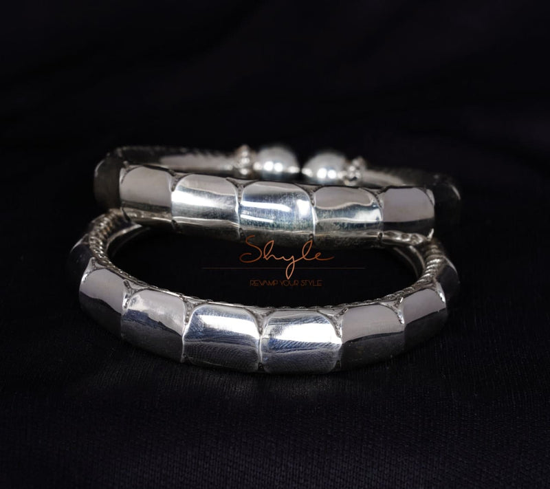 Essence Intricate Fine Versatile Kada front