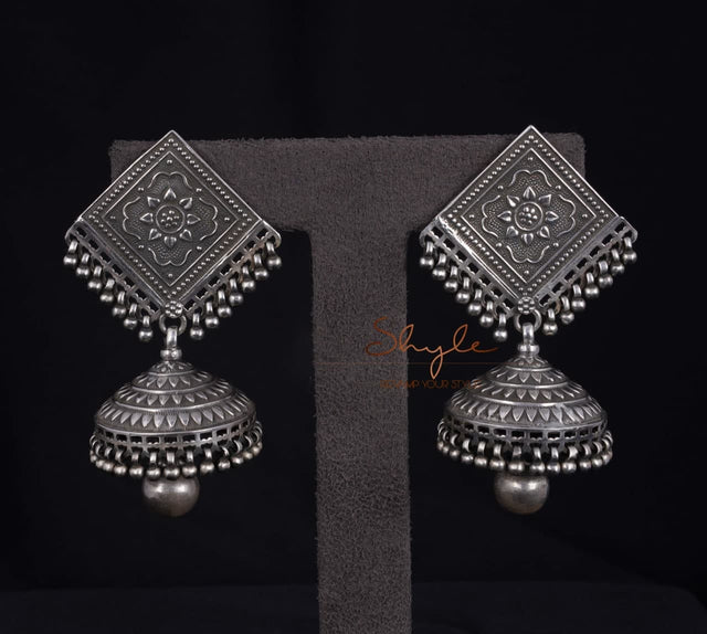 Mizoya Intricate Grand Jhumka front