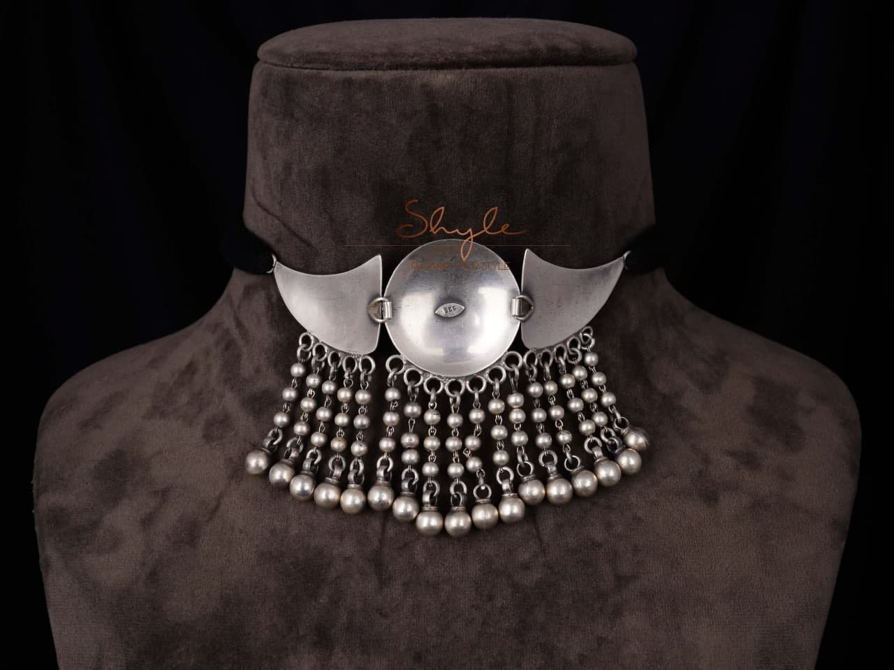 Mizoya Tri Motif Ball Cluster Classic Choker back