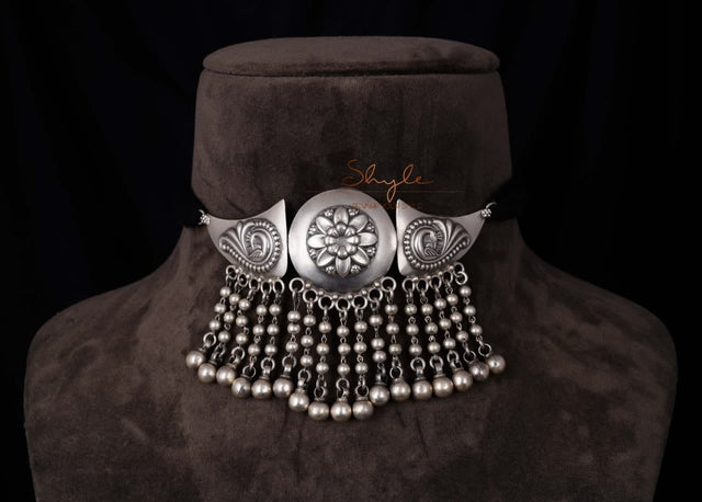 Mizoya Tri Motif Ball Cluster Classic Choker