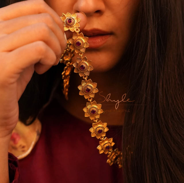Adya Intricate Flower Versatile Gold Necklace
