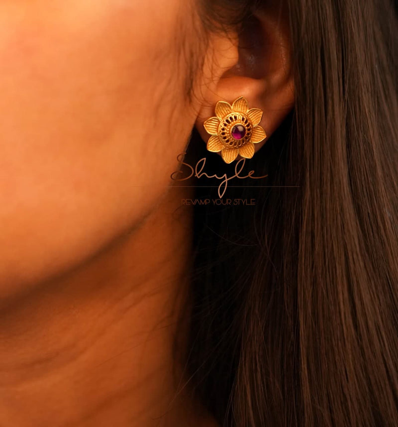 Adya Intricate Flower Versatile Gold Necklace Set