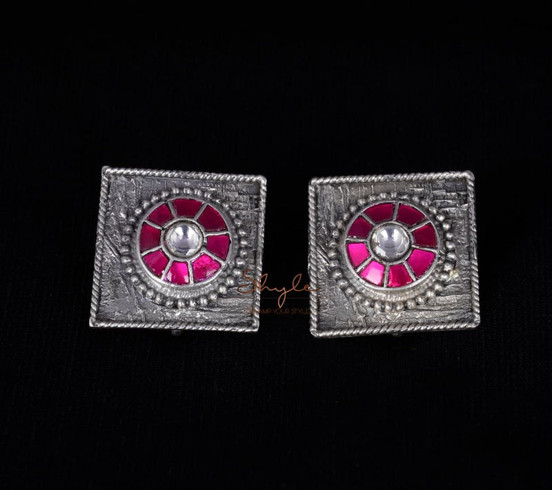 Essence Square Motif Kundan Pearl Statement Choker Set