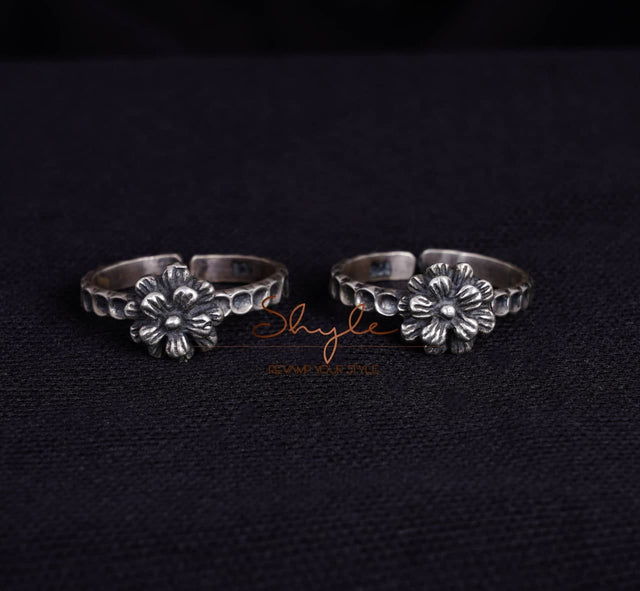 Moh Layered Flower Toe Ring