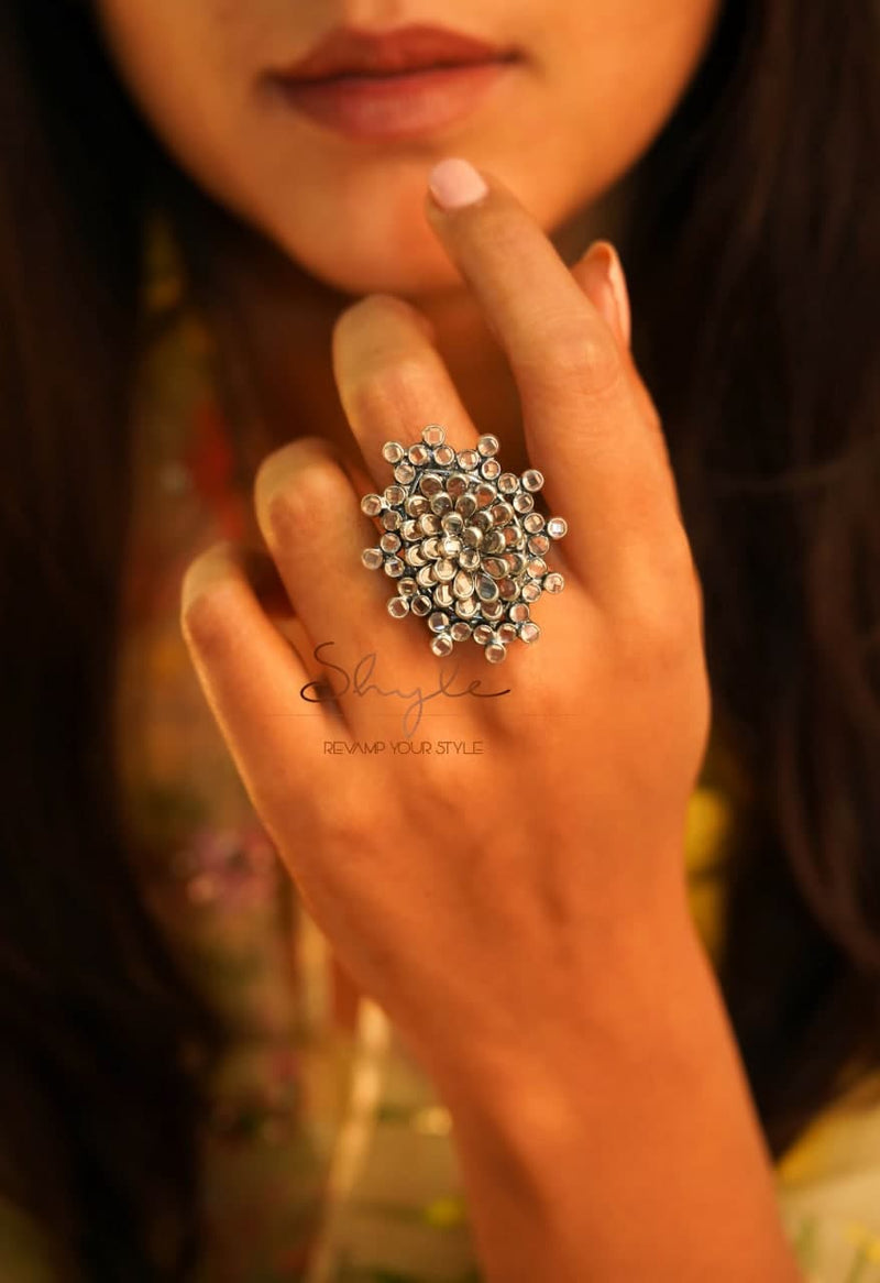 Essence Scintillating Flora Ring