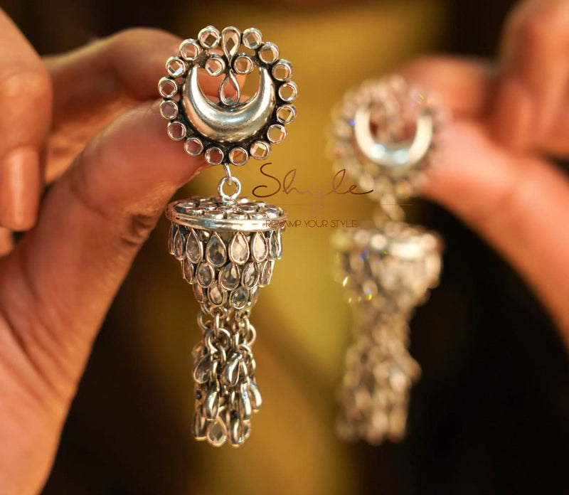 Essence Scintillating Dangling Earrings