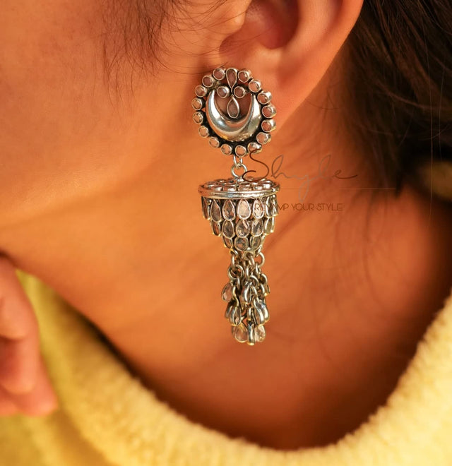Essence Scintillating Dangling Earrings