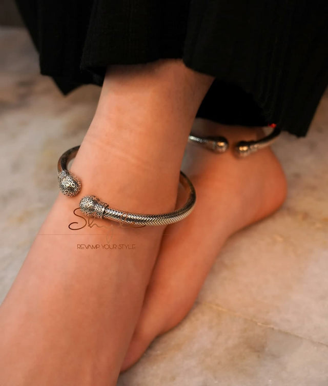 Mizoya Textured Ball Ankle Kada