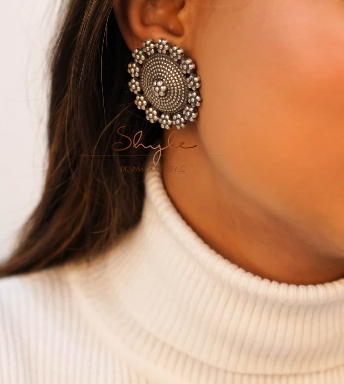 Mizoya Intricate Mini Flower Bordered Studs