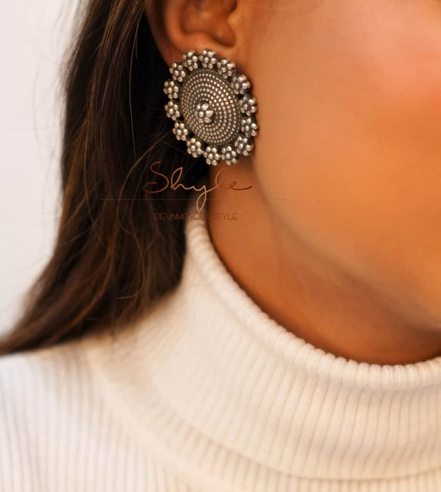 Mizoya Intricate Mini Flower Bordered Studs
