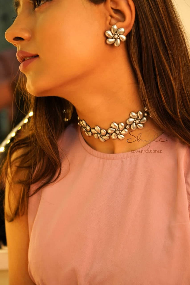 Adya Embossed Flower Sequence Versatile Choker Set