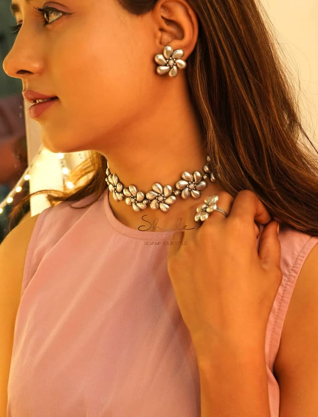 Adya Embossed Flower Sequence Versatile Choker Set