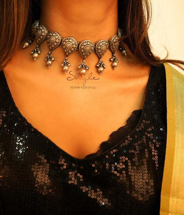 Dulari Embossed Drop Classic Choker